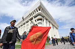 Киргизия пытается избежать революции