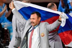 Белорус Андрей Фомочкин пронес на Паралимпиаде флаг России