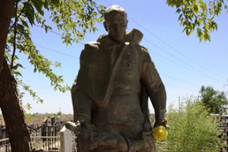 Туркмения: статую Неизвестного солдата перенесли из центра города на русское кладбище