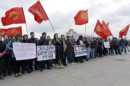 Неудачная игра в «нанайских мальчиков» или Как не стать киргизским Януковичем