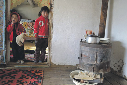 В Киргизии ищут способ накормить голодающих детей