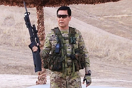 Туркменский Рэмбо. Как президент Бердымухаммедов стреляет, дрифтует, диджеит и поет