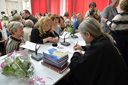 Стихи от пастыря. В Алма-Ате прошла презентация книги епископа Геннадия Каскеленского