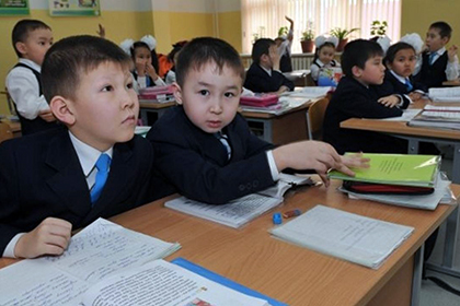 Из-за латиницы начался отток детей из казахских школ — эксперт