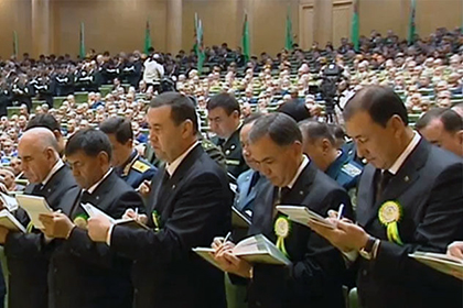 В Туркмении меняют Конституцию. Бердымухамедов готовит для себя кресло сенатора