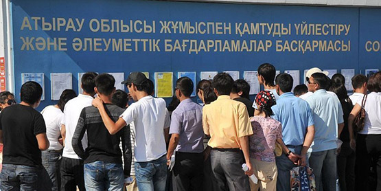 Потерять работу из-за коронавируса рискует каждый третий казахстанец