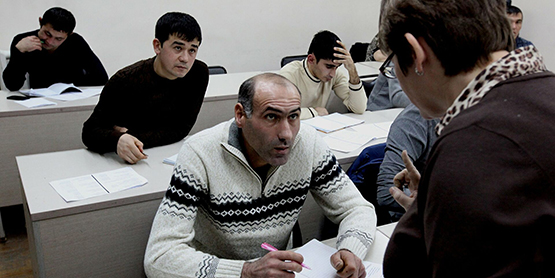 В РФ начал действовать новый порядок подтверждения мигрантами знания русского языка