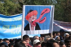 Внезапно… Казахские националисты выступили против перехода на латиницу