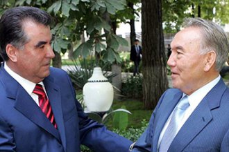 Назарбаев поздравил Рахмона с пожизненным президенством