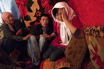 У экстремизма в Киргизии – женское лицо. Силовики пытаются остановить растущую террористическую угрозу в стране