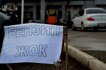 Дефицит бензина в Казахстане: виноваты морозы и Россия?