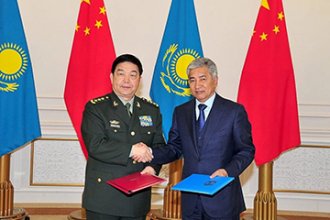 Китай безвозмездно передаст технику армии Казахстана