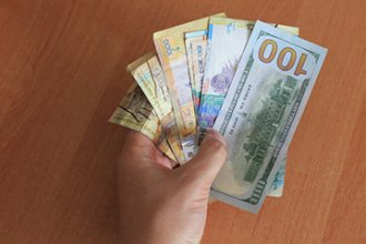 Девальвация тенге может повлиять на валютный рынок Узбекистана