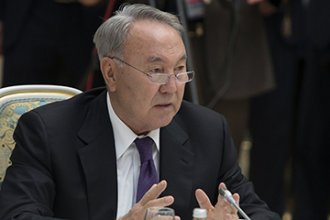 Назарбаев поручил ввести всеобщую экономию средств из-за ухудшения экономики Казахстана