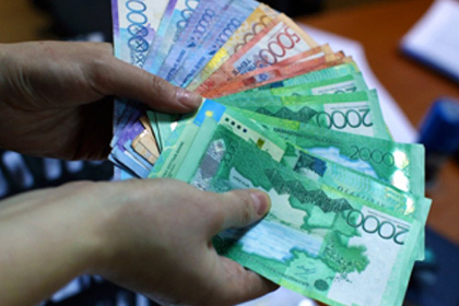 Долговое рабство: почему казахстанцы берут кредиты под 1330%