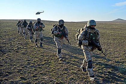 Назарбаев поднял армию в ружье. Впервые Казахстан проводит у границ РФ столь масштабные маневры