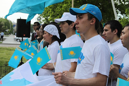 Ни работы, ни денег: от чего и куда бежит молодежь Казахстана?