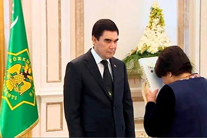 Туркменистан: Не высовывайся и молчи.  Людей насильно выгоняют на хлопковые поля, а президент публикует все больше книг