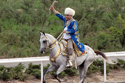Политические приоритеты Аркадага. Туркменистан: Всё царство за коня