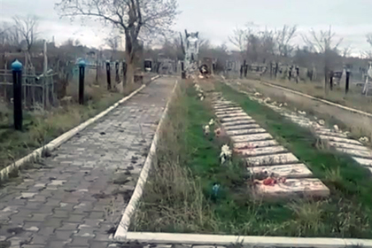 Неизвестные осквернили братскую могилу в Актюбинске