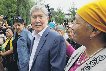 Алмазбека Атамбаева продолжают ждать в МВД