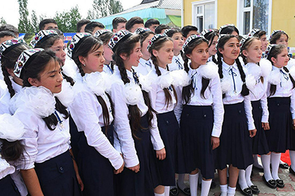 Из школы – на выход. Трудовая миграция повлияла на образование девочек в Таджикистане. И не в лучшую сторону