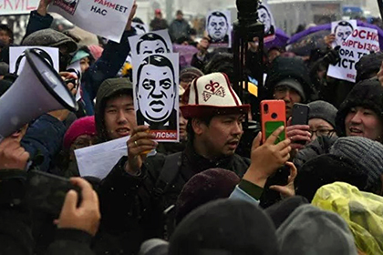 В Бишкеке митингующие потребовали отставки силовиков