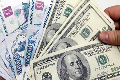 Казахстанцы перекладываются в валюту... Главным образом в доллары и рубли