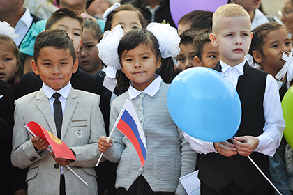 Они не ставят двойки. Как российским учителям работается в регионах Киргизии