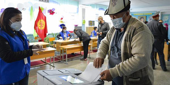 Киргизия накрывает новая волна коронавируса, а власти заняты выборами