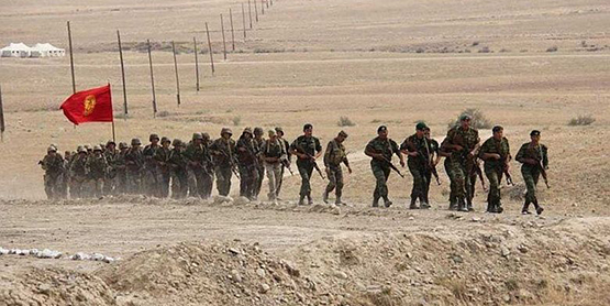 Бишкек подталкивает Душанбе к компромиссу при помощи армии