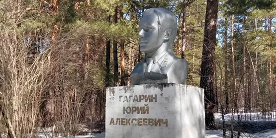 «Гагарин для казахов никто»: Как в лесу под Риддером «прозябает» памятник первому космонавту